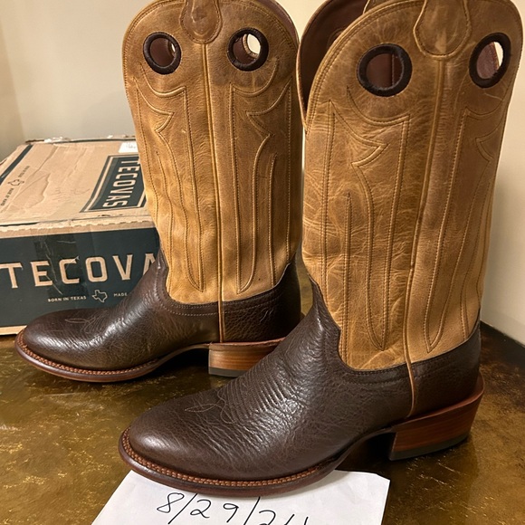 Size 10.5D never worn. Perfect condition. Great with jeans and suits. Grab them! - Picture 3 of 9